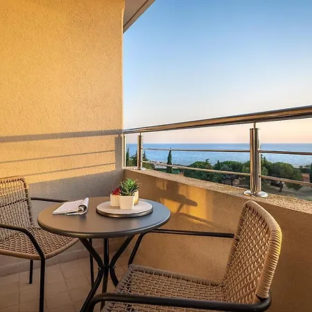 Aminess Vival Maestral 4*